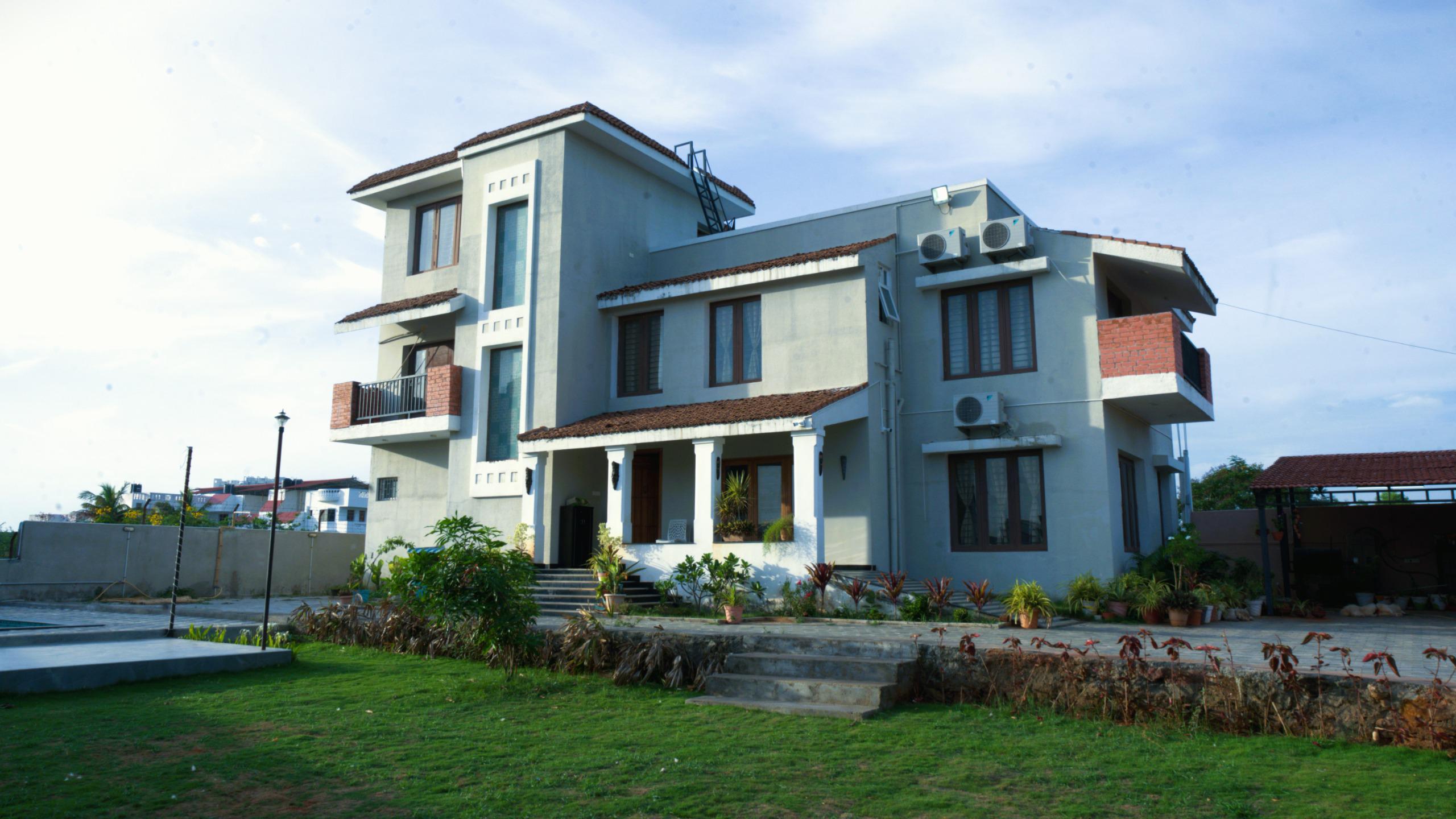 Lush garden and driveway